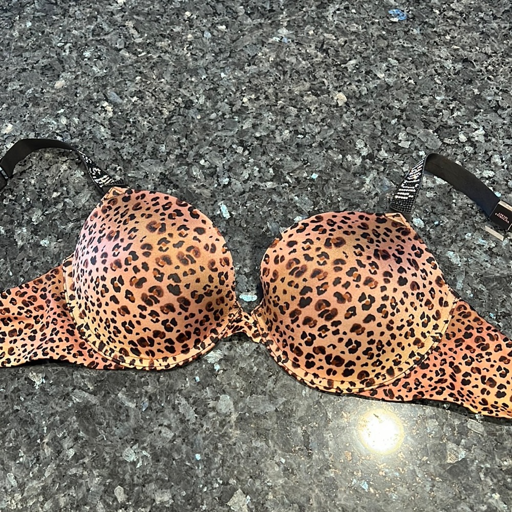 NWT Victoria Secret leopard print bra with rhinestones size 32DD